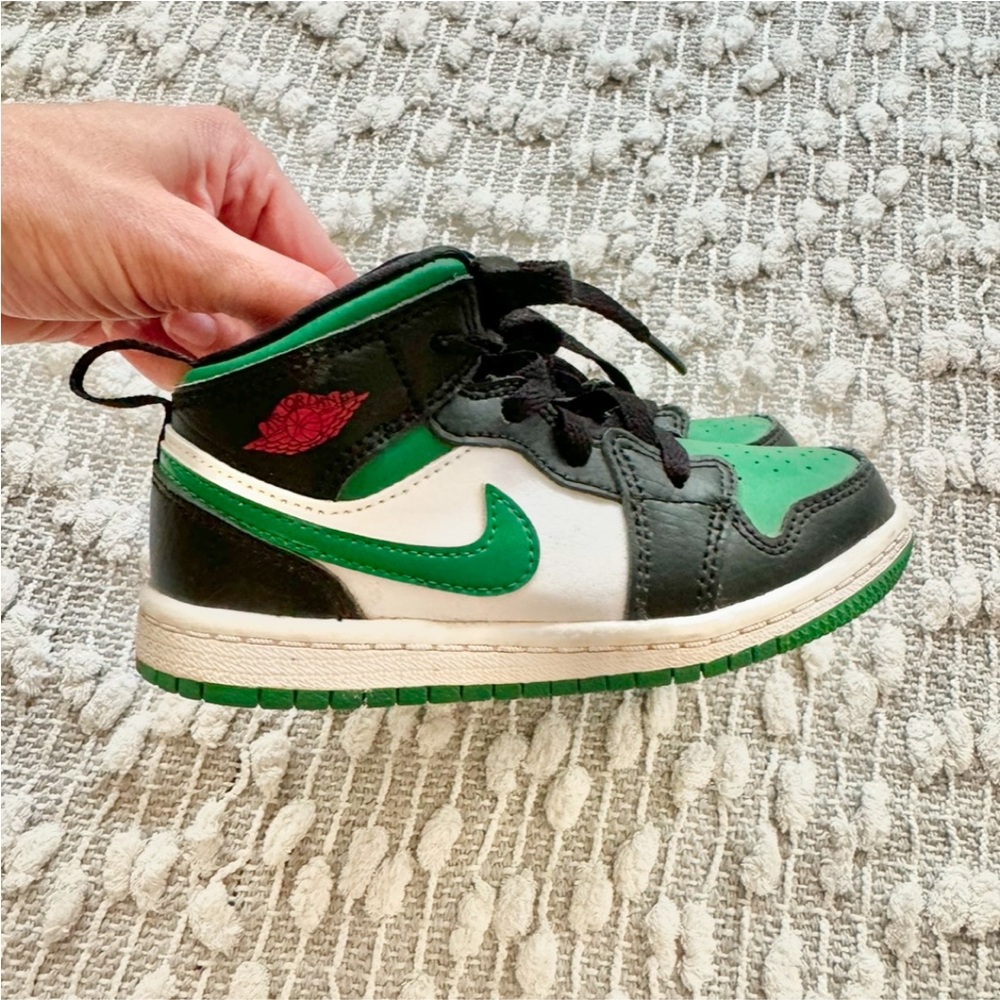 Young boys Nike Jordan Sneakers